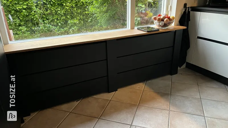 Stilvolle Heizkörperverkleidung aus schwarzem MDF V313, von Harry