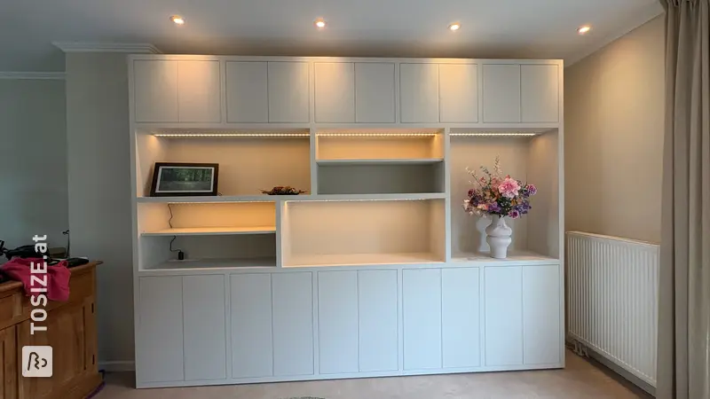 Stilvoller Wandschrank für Ihr Wohnzimmer, von Jacob