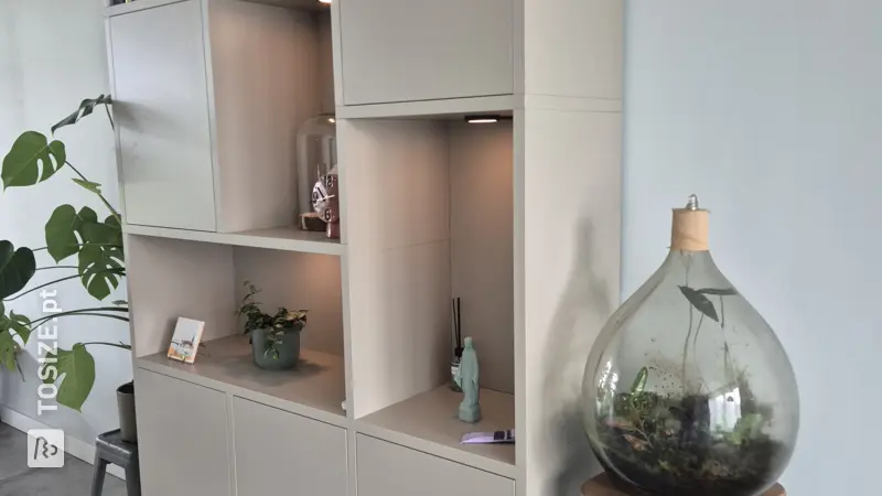 Compartment cabinet in Dark Ecru for the living room, by Kim