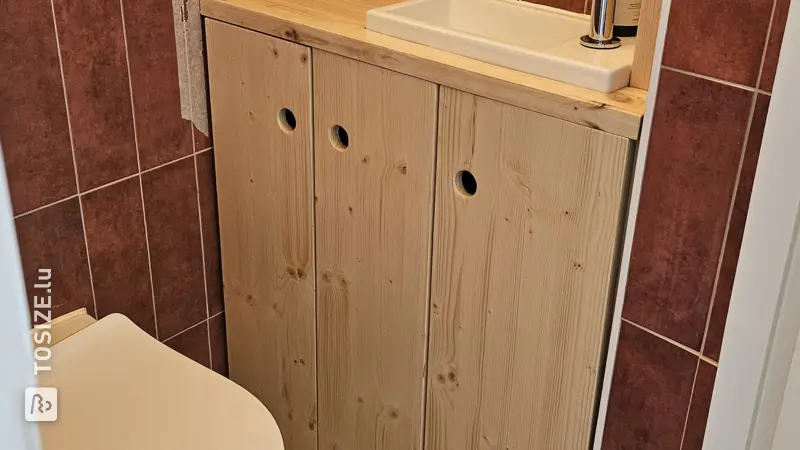 Selbstgebaute WC-Schrankumrandung, von Jurriën