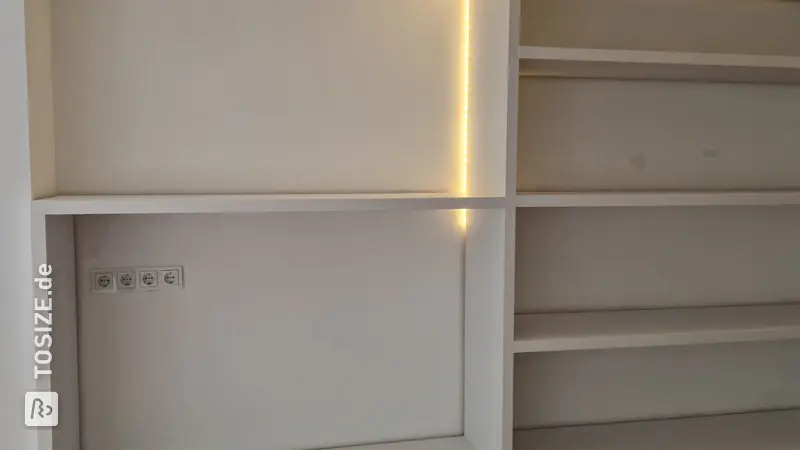 Einzigartiges, maßgefertigtes Bücherregal und TV-Schrank aus MDF von Eibert