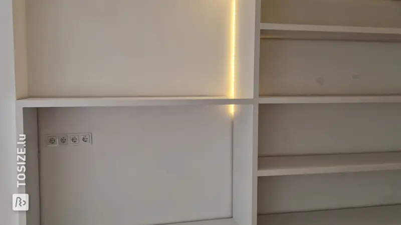 Einzigartiges, maßgefertigtes Bücherregal und TV-Schrank aus MDF von Eibert