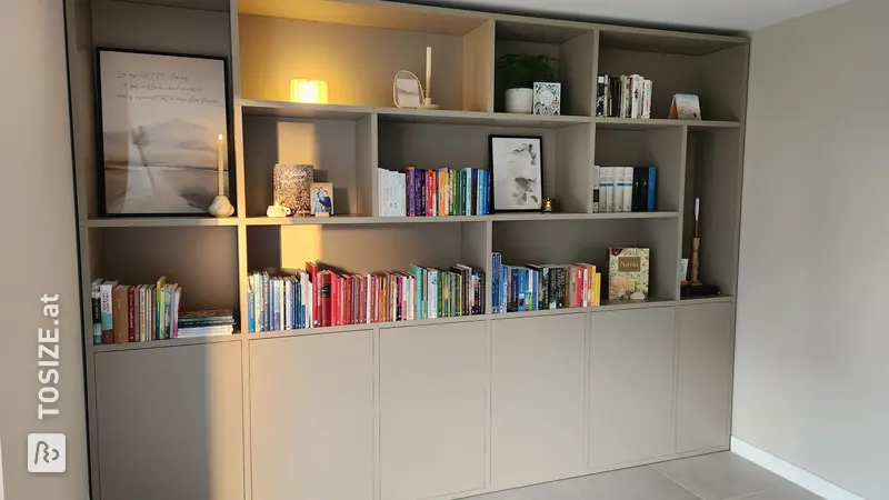 Stilvoller Schrank mit Fächern für das Wohnzimmer, von Gertjan