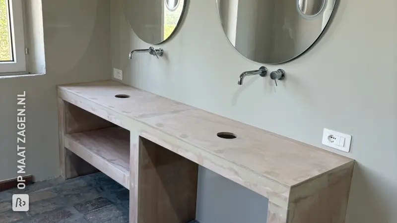 Stijlvol wastafelmeubel met microcement afwerking, door Marcel