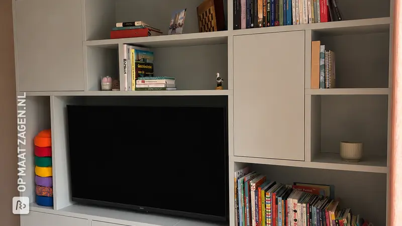 Stijlvolle Boekenkast en Tv-meubel in Sage Green, door Emine