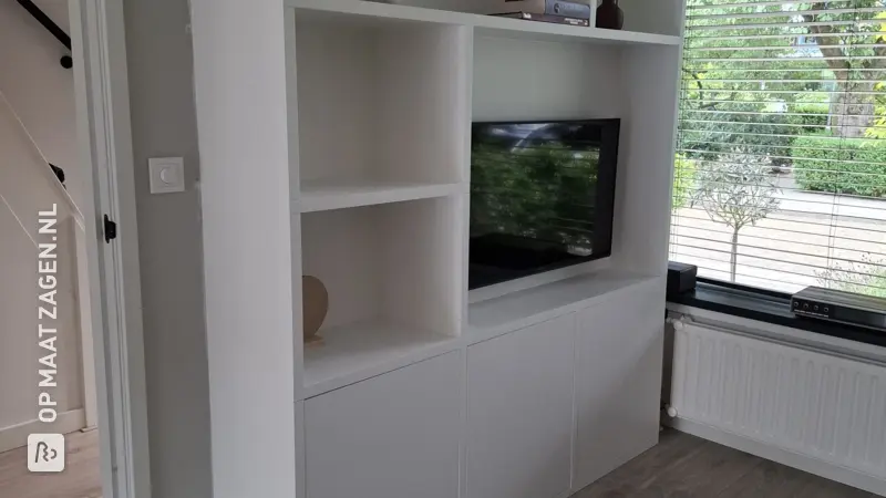Stijlvolle Vakkenkast voor de Woonkamer, door Marnix