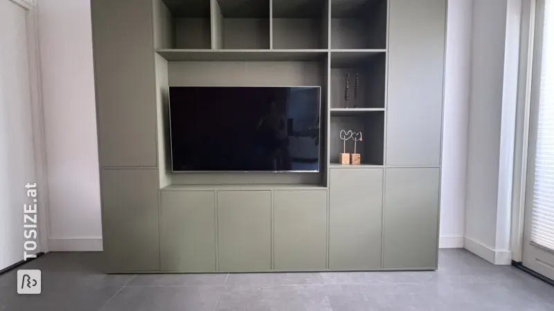 Maßgeschneiderter TV-Schrank in Green Shadow von Stijn