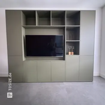 Custom-made TV cabinet in Green Shadow, by Stijn