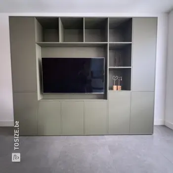 Meuble TV sur mesure en Green Shadow, par Stijn