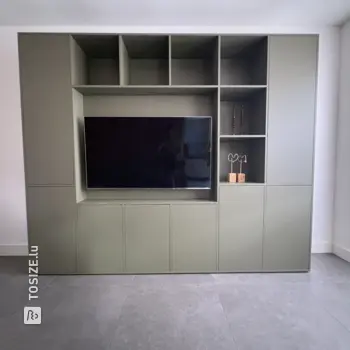 Meuble TV sur mesure en Green Shadow, par Stijn