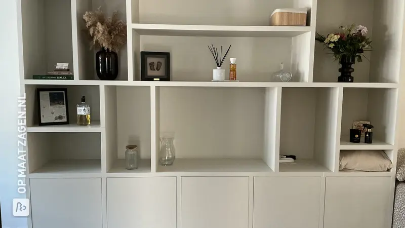 Trendy Vakkenkast in Sandy Beach, door Marco