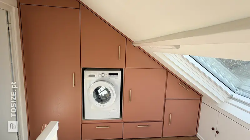 Custom-made washing machine cabinet in the attic, by Pieter