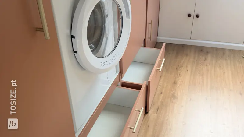 Custom-made washing machine cabinet in the attic, by Pieter