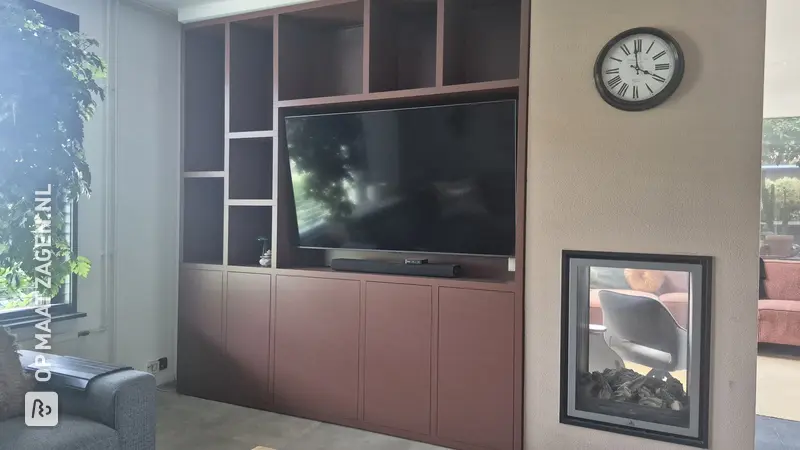 Prachtige Tv-wandkast met Vakken in Woonkamer, door G.C.