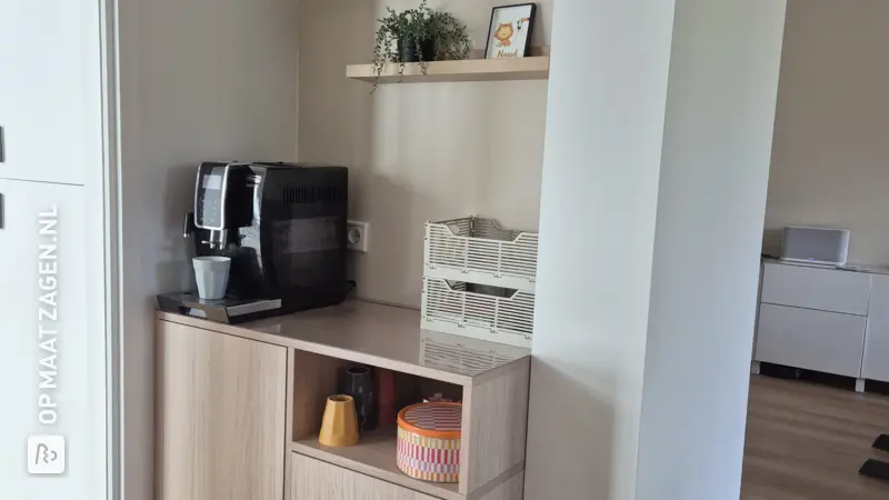 Stijlvolle Inbouw Koffiekast van Eiken, door David
