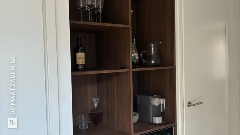 Stijlvolle Wijnbar en Koffiecorner in Lorenzo Walnut, door Melvin
