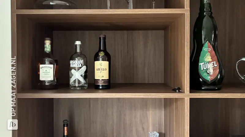 Stijlvolle Wijnbar en Koffiecorner in Lorenzo Walnut, door Melvin