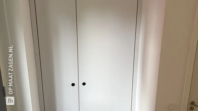 Stijlvolle Meterkast en Schoenenkast met Vlakke Deuren, door Johan