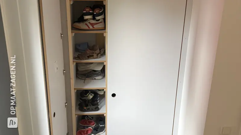 Stijlvolle Meterkast en Schoenenkast met Vlakke Deuren, door Johan