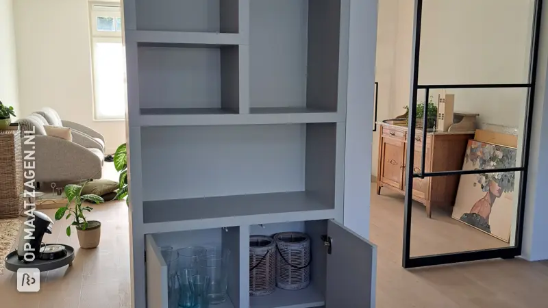 Stijlvolle Roomdivider Vakkenkast voor de Woonkamer, door Mireille