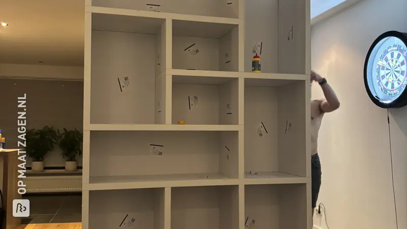 Grijsblauwe Vakkenkast voor de Woonkamer, door Naomi