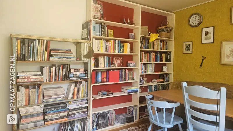 Rode Boekenwand Met Klasse, door Nancy