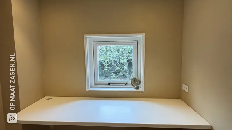 Stylish White Desk for the Home Office, by Esmee