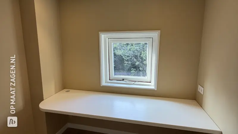 Stylish White Desk for the Home Office, by Esmee