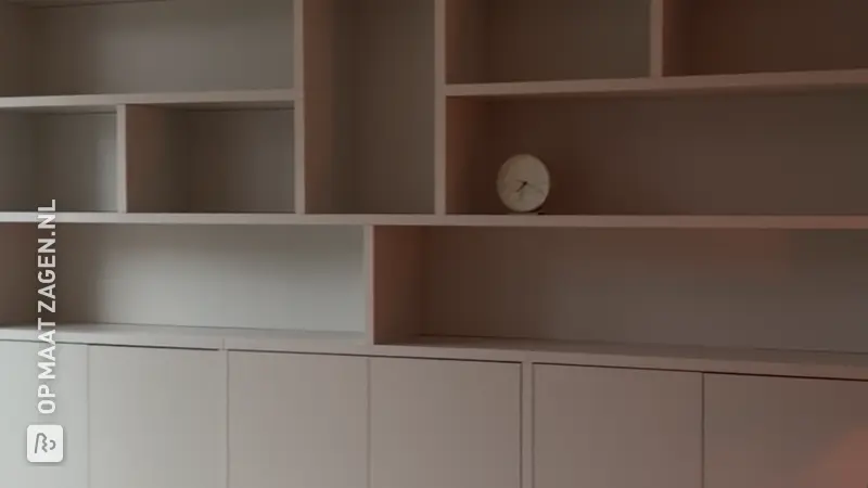 DIY Wandkast in Seashell voor de Woonkamer, door Emma