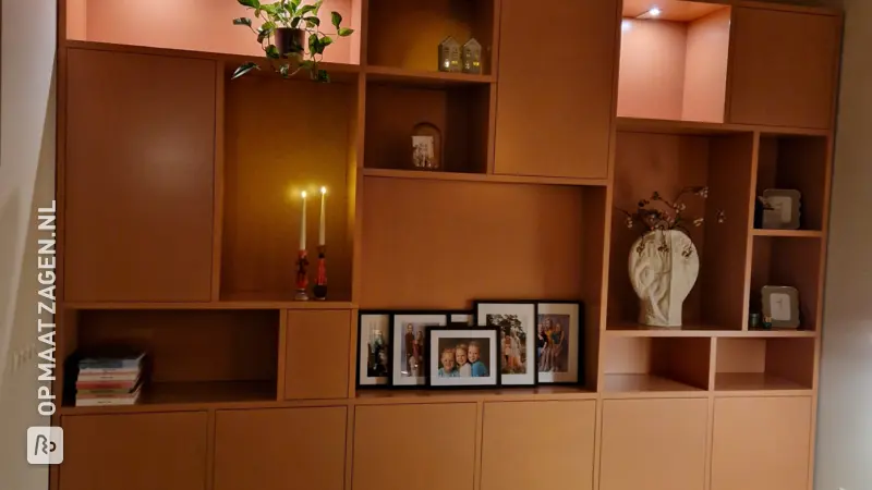 Homemade living room cabinet with spotlights in RAL 3012, by Moniek