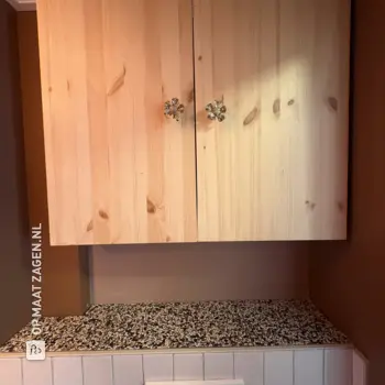 Praktisch opbergkastje voor in het toilet, door Nienke