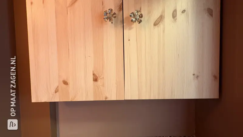 Praktisch opbergkastje voor in het toilet, door Nienke