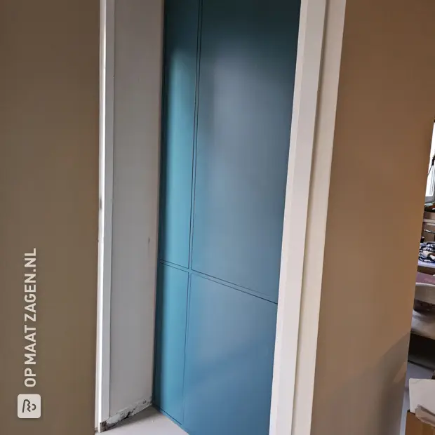 Groene dressoir met deuren en legplanken