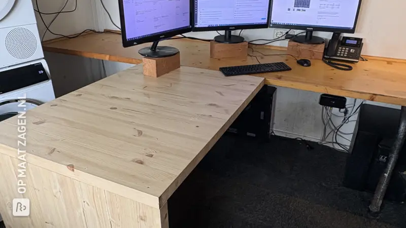 Uitbreiding van een Bureau met Plaathout, door Hans