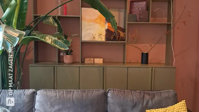 IKEA IVAR hack met bovenkast als vakkenkast, door Tessa