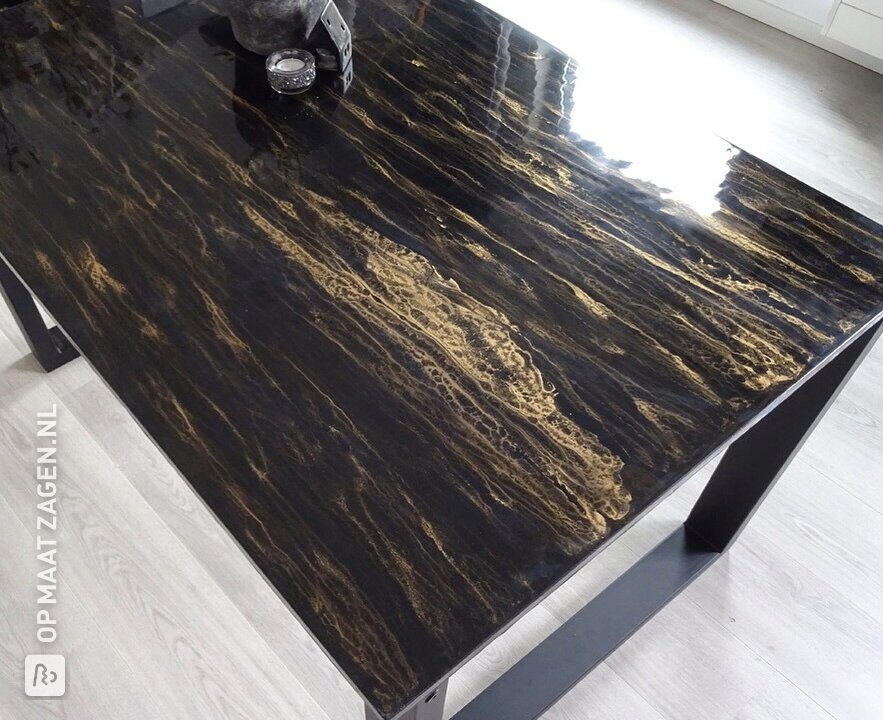 Epoxy eettafels met een basis van MDF, door Faralda