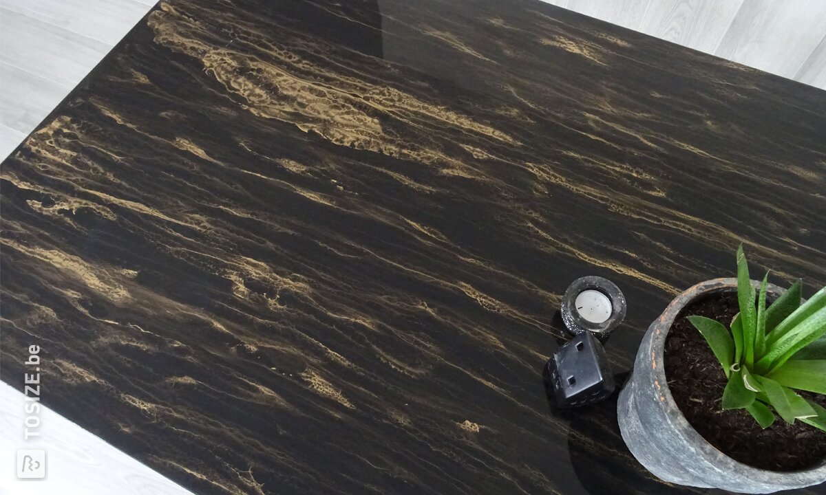 Epoxy eettafels met een basis van MDF, door Faralda
