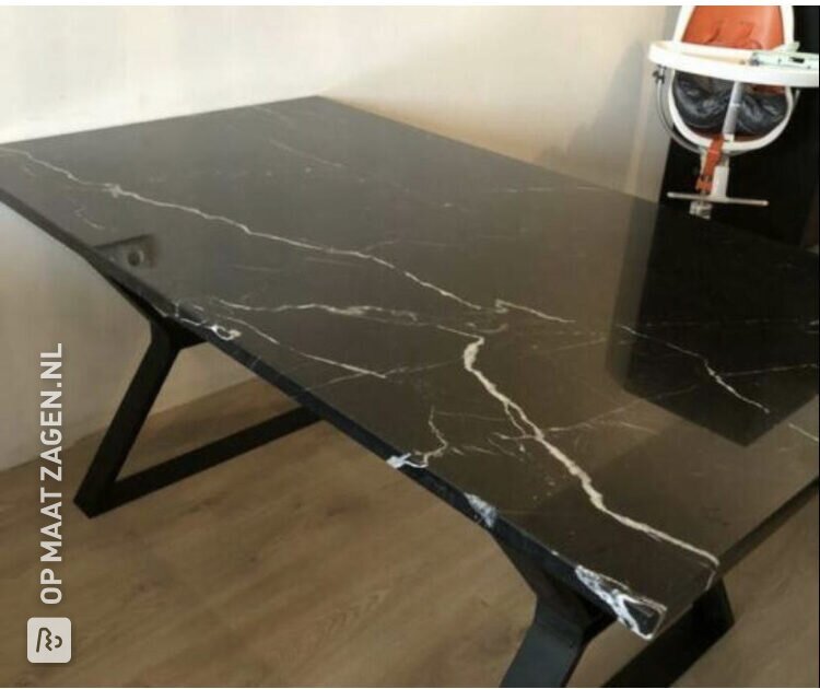 Epoxy eettafels met een basis van MDF, door Faralda