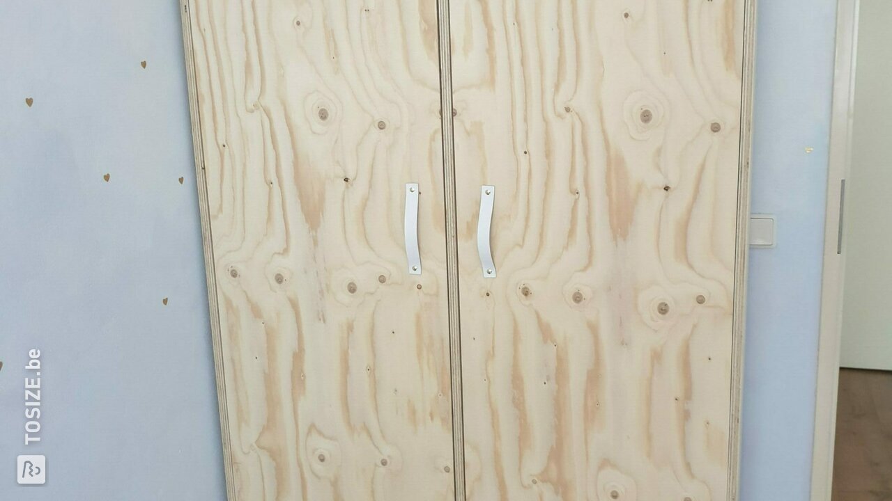Eigentijdse underlayment kledingkast, door Felicia