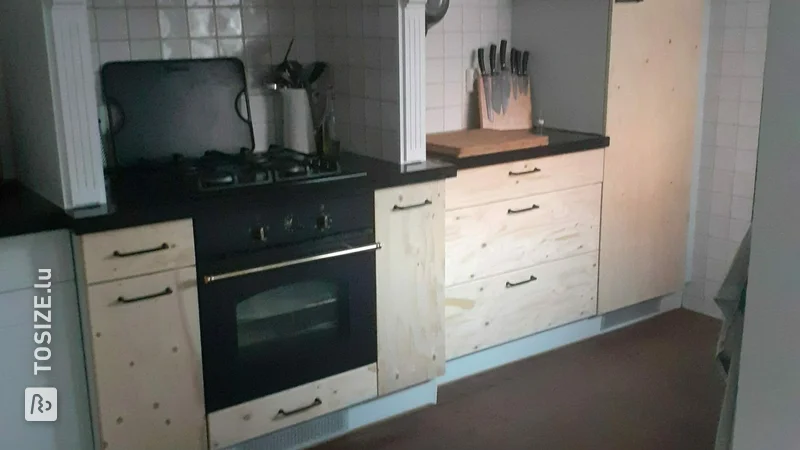 Budget-Idee: Küchenschränke selbst aus Unterlage herstellen