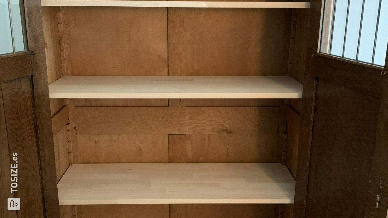 Renovación de estanterías y armarios con paneles cortados a medida, de Rens
