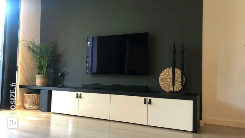 IKEA BESTA TV cabinet with OPMAATZAGEN.nl addition, by Stanley