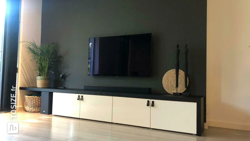 IKEA BESTA TV cabinet with OPMAATZAGEN.nl addition, by Stanley