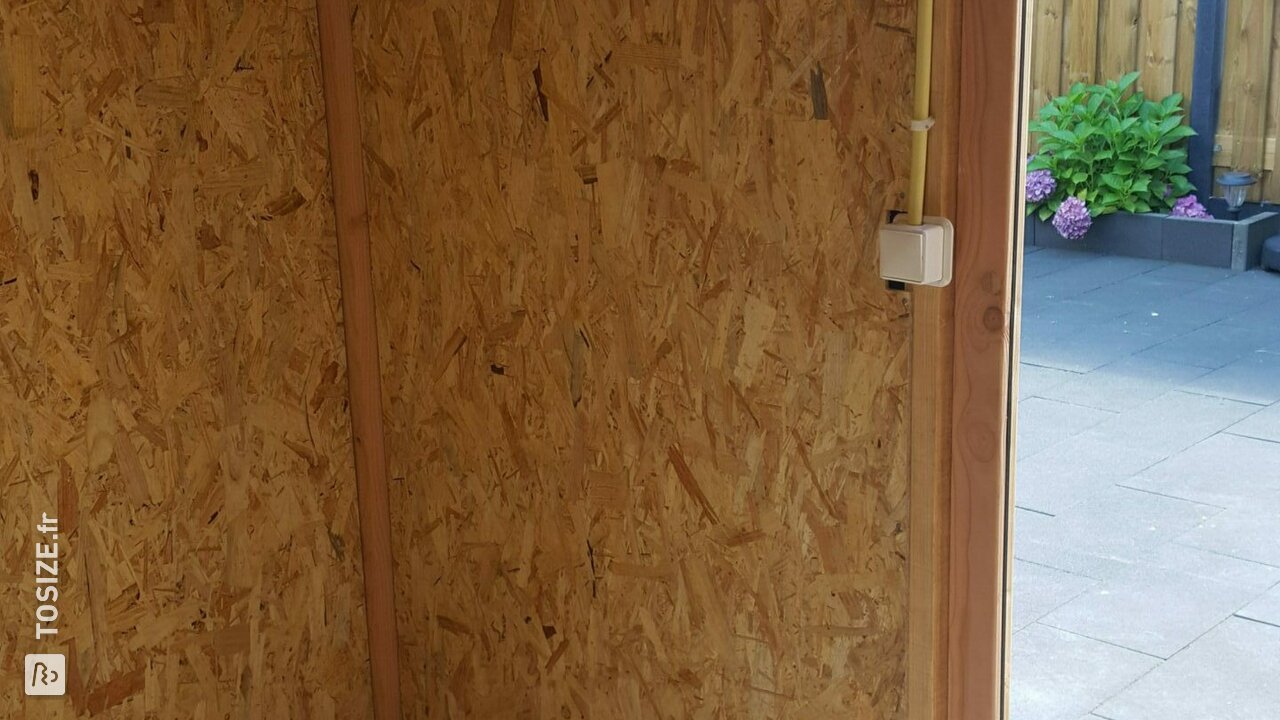 Revêtement du mur avec des plaques OSB 9 mm, par Martijn