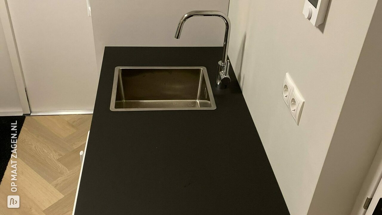 Zelf de bijkeuken gemaakt met op maat gezaagd MDF