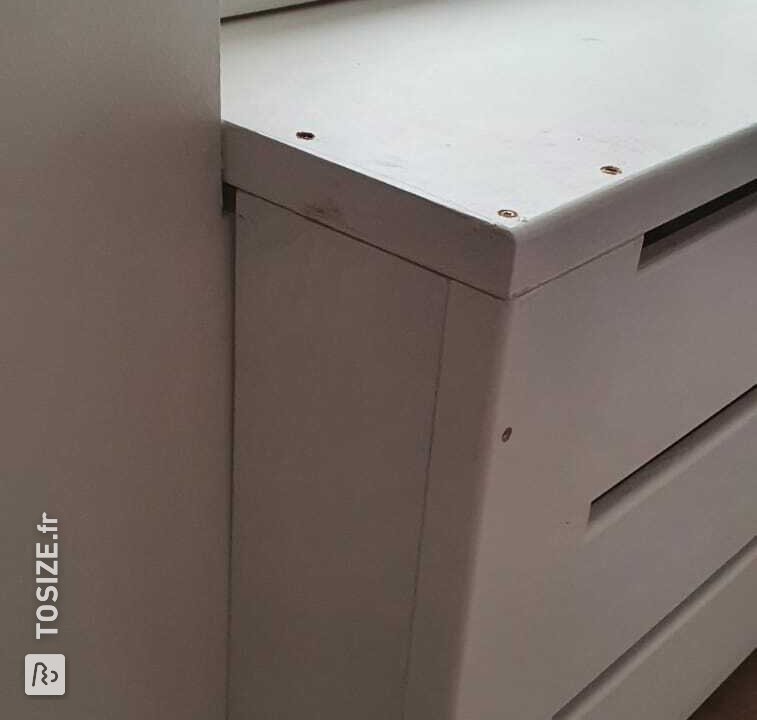 Appui de fenêtre - combinaison d'anses de radiateur en MDF, par Guido