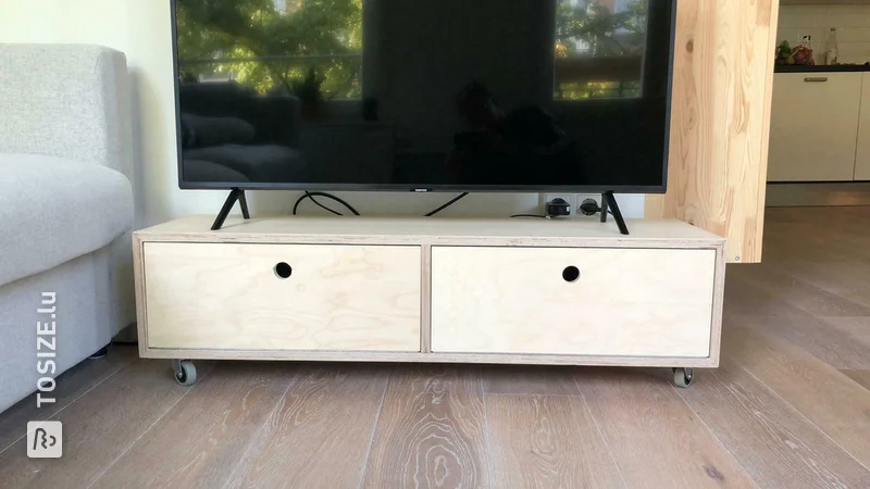 TV-Schrank aus Birke Multiplex von Pieter
