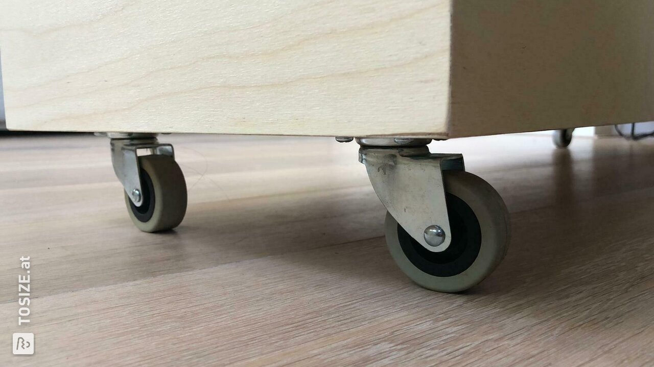 TV-Schrank von Berken Multiplex, von Pieter