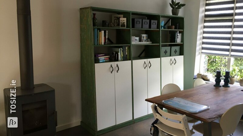 Homemade cabinet doors of white concrete plywood, by Arjen