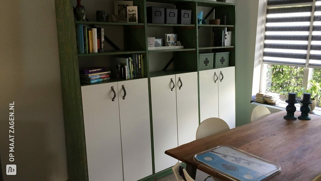 Zelfgemaakte kast deuren van wit betonplex, door Arjen